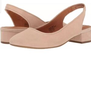 Pointy toe shoes,